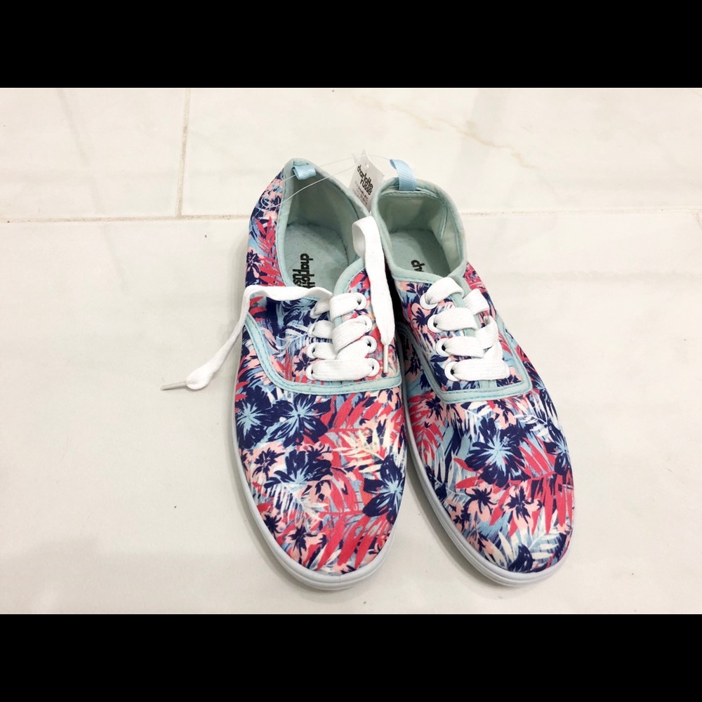 NEW CHARLOTTE RUSSE SNEAKERS